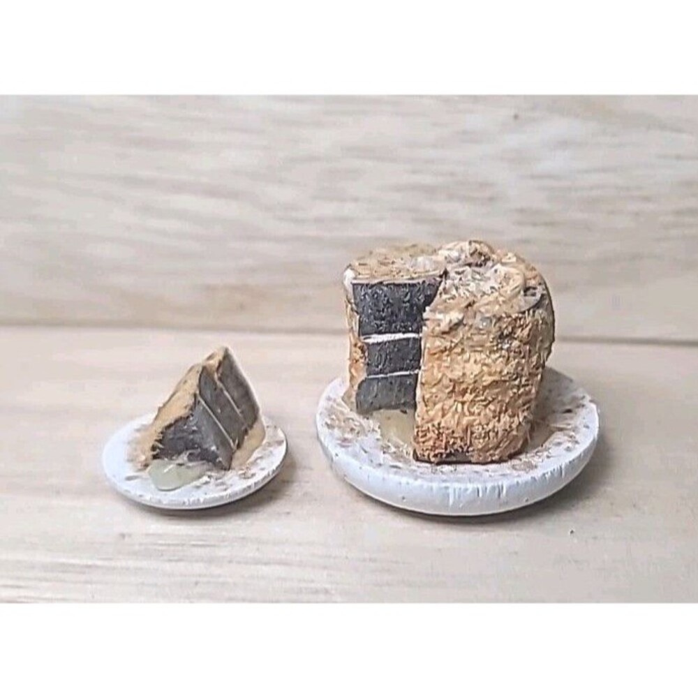 Vintage 2 Piece  Miniture Cake Figurine Diorama doll house minitures